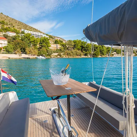 Ola - Adults Only מלון