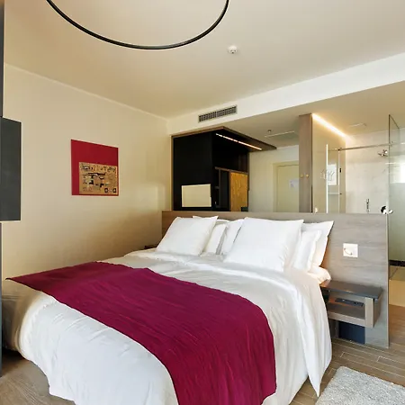 Ola - Adults Only 4*