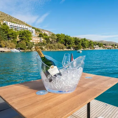 Ola - Adults Only 4*